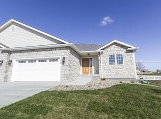 312 Simmer Dr, Wamego, KS 66547