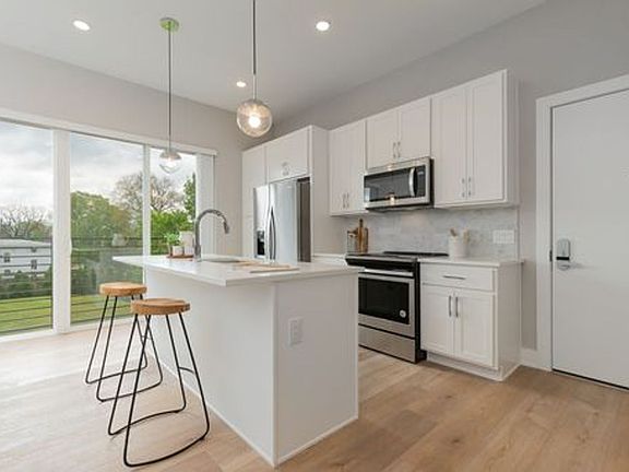 4th image of 52 W Washington Ln #206