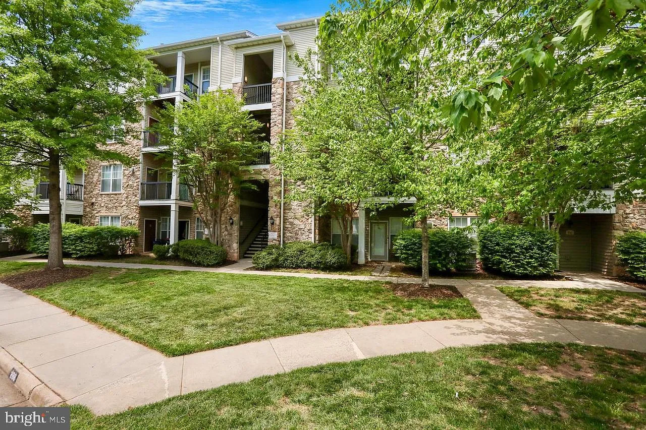 5142 Brittney Elyse Cir APT M photo 1