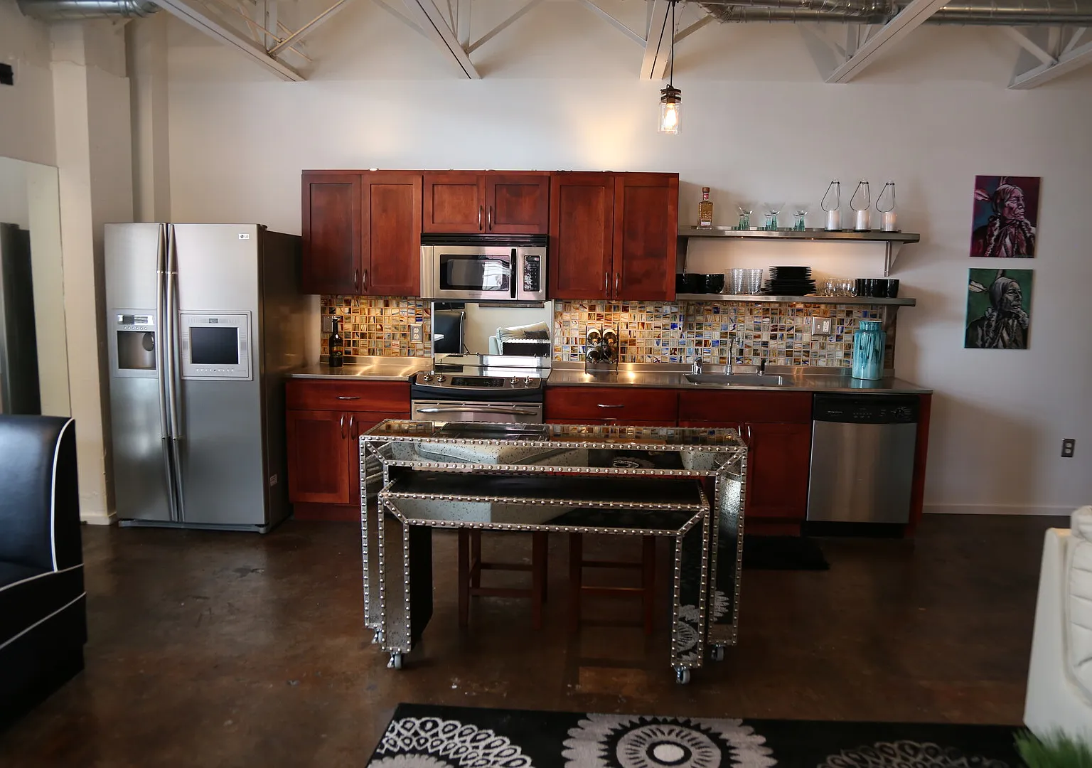 Fully furnished 2BR/1.5BA loft in the heart of Printer's Alley — Photo 4