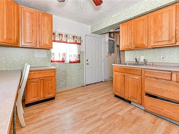 5th image of 1011 Woodland Ave