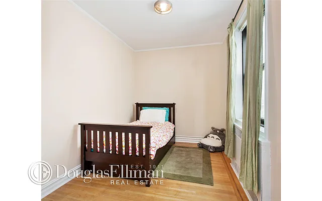 Sold by Douglas Elliman | media 7