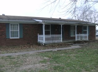 370 Country Acres Ln, Eldorado, IL 62930