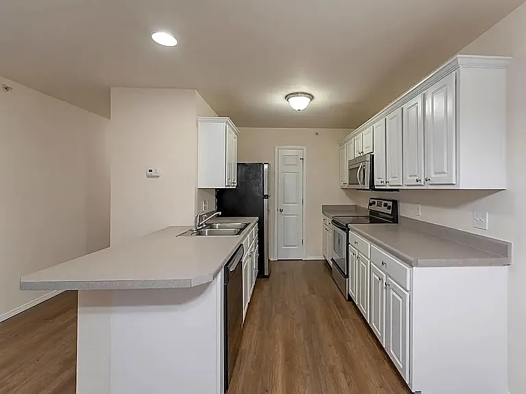 Watermill Park Apartments — Photo 7