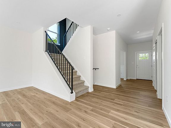 5th image of 140 Kentucky Ave
