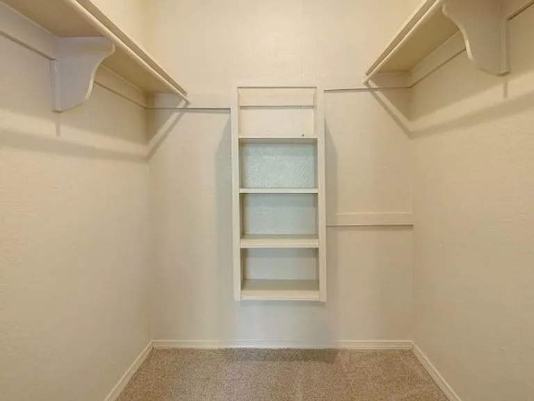 Autumn Woods Apartments — Photo 22
