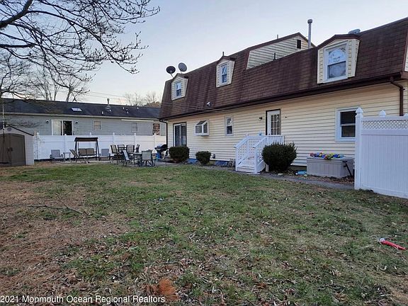 5th image of 1312 Pemberton St