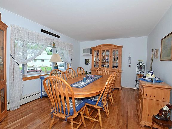 5th image of 551 Everdell Ave