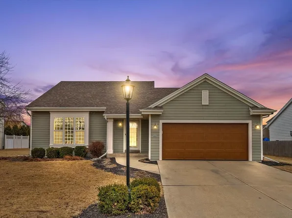 260 North Sweetwater BOULEVARD, Port Washington, WI 53074