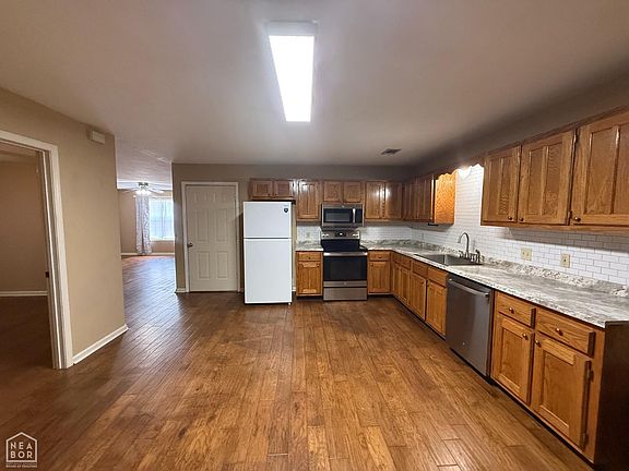 2nd image of 5703 Cedar St