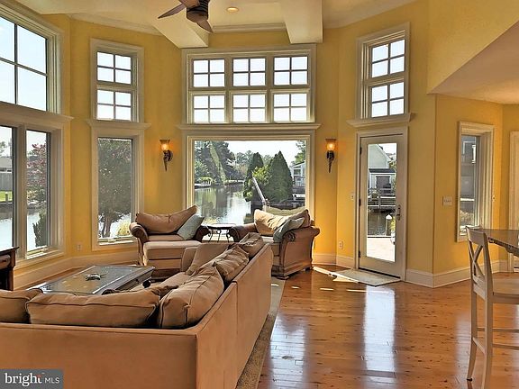 5th image of 300 W 5th St