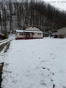 131 Azalea Ln, Bruno, WV, 25611