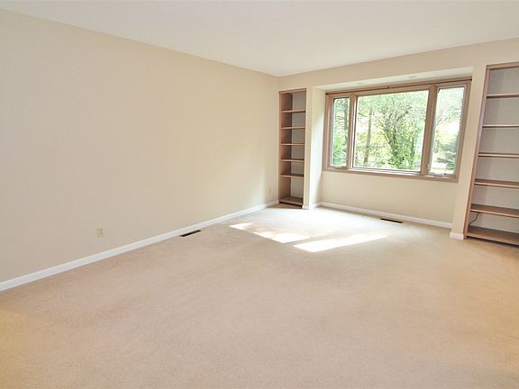 3rd image of 5161 Potomac Dr