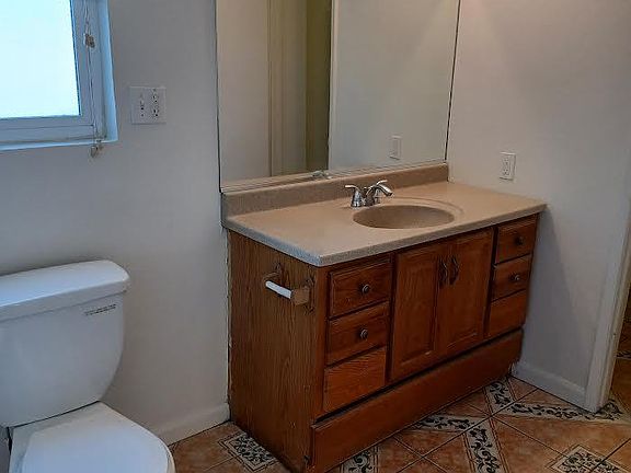 4th image of 9249 Laurel Ave