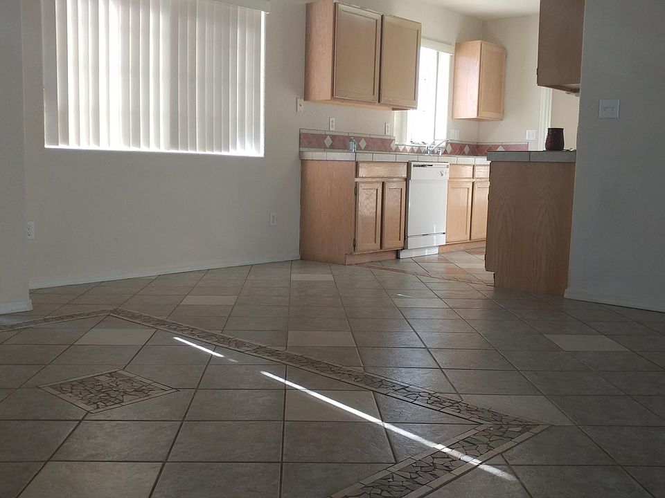 1st image of 1001 Lakeside Dr