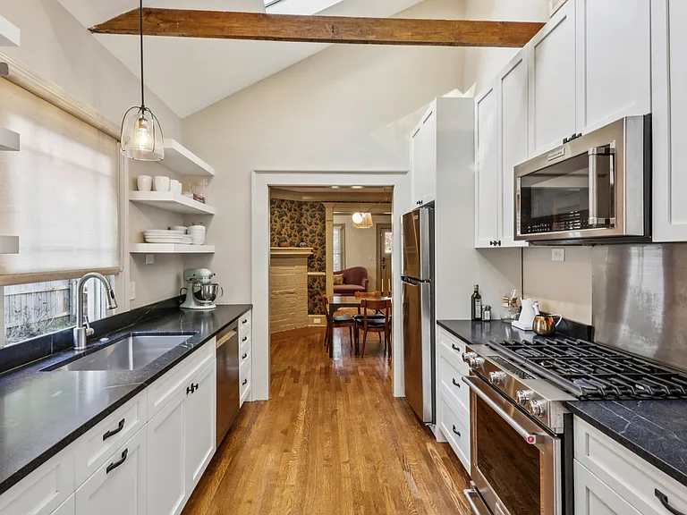 807 Lake Ave NE — Photo 21