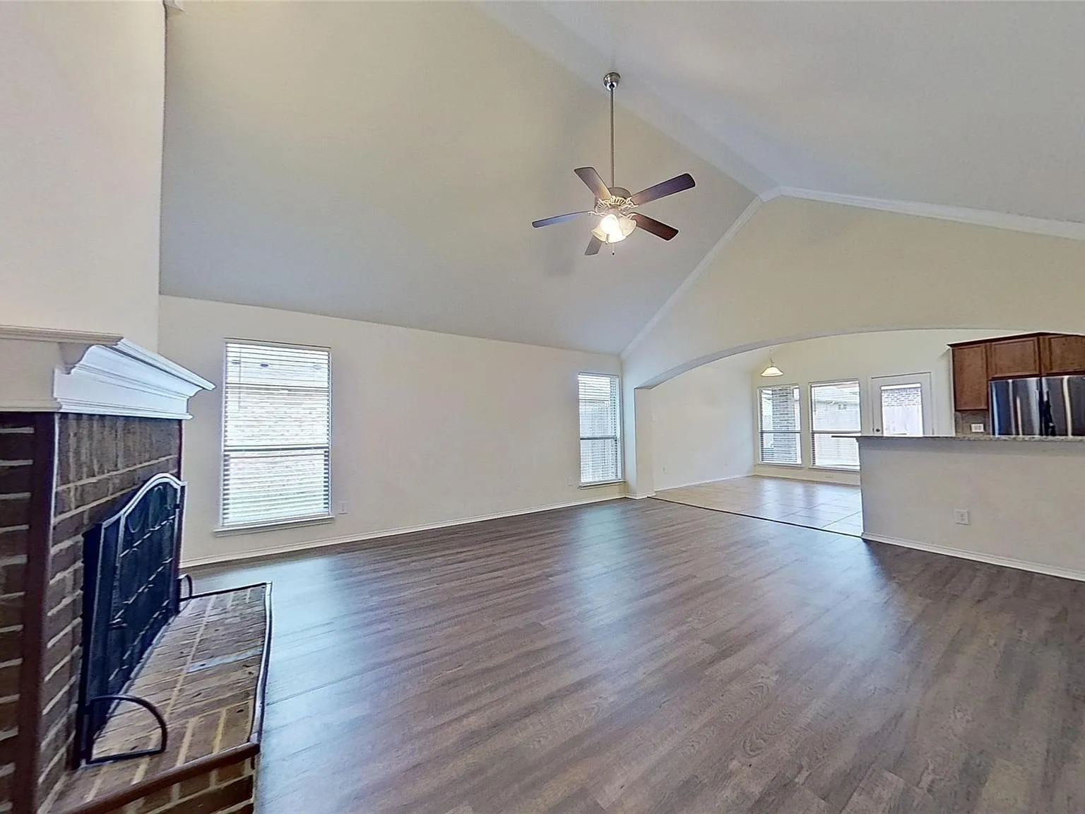 4 bed, 2052 sqft, $2,400 — Photo 3