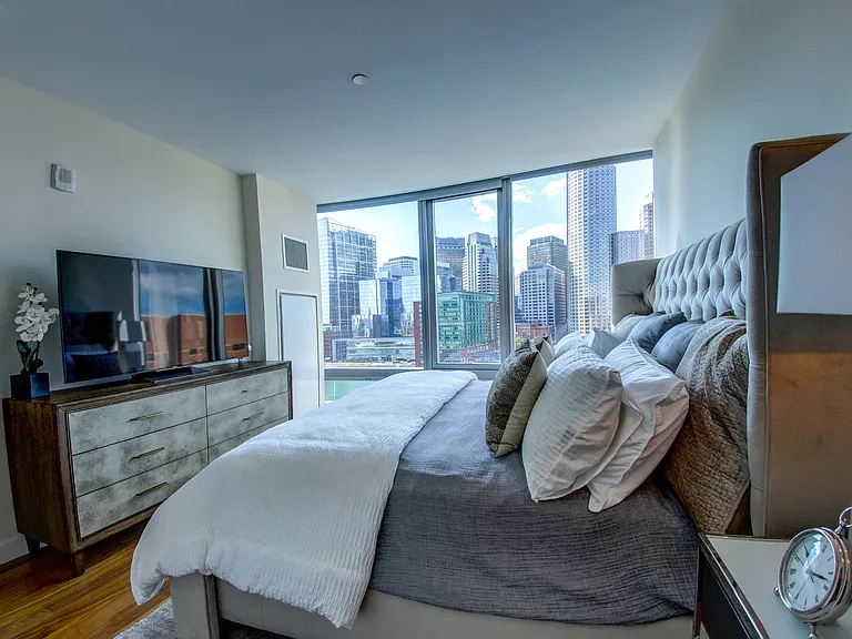 Luxury Bedroom with Boston City View