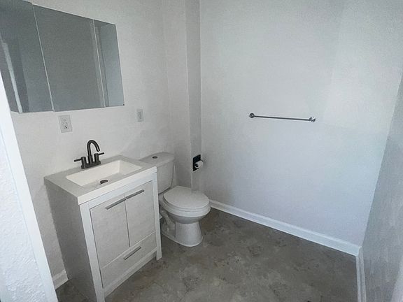 3rd image of 610 E 3rd St