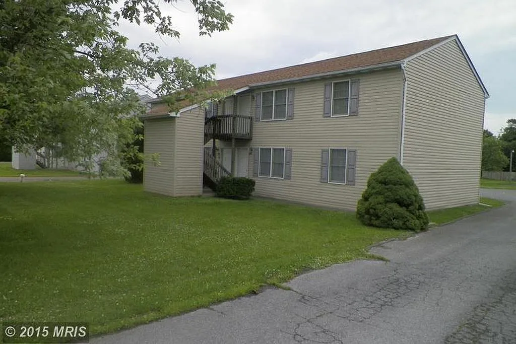 2 bed, 840 sqft, $1,100 — Photo 2