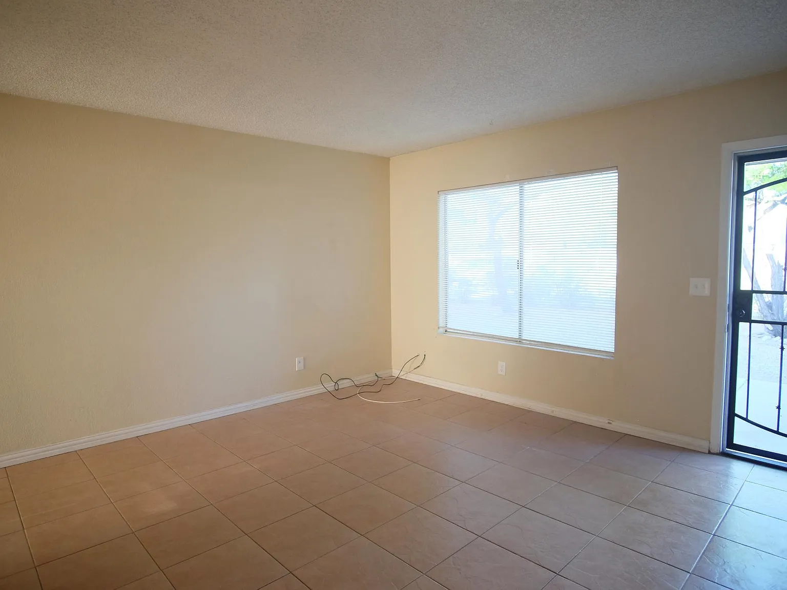 2 bed, 750 sqft, $1,200 — Photo 4