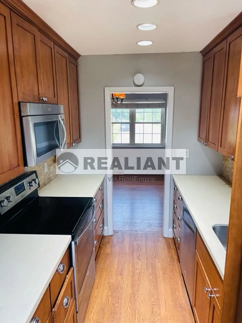 3 bed, 2.0 bath, $1,695 — Photo 3