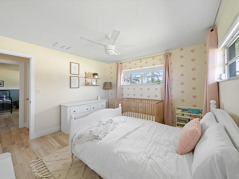 555 Norwood Ct — Photo 25