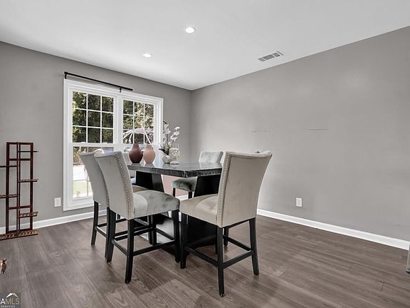 4th image of 3130 Hall Garden Rd