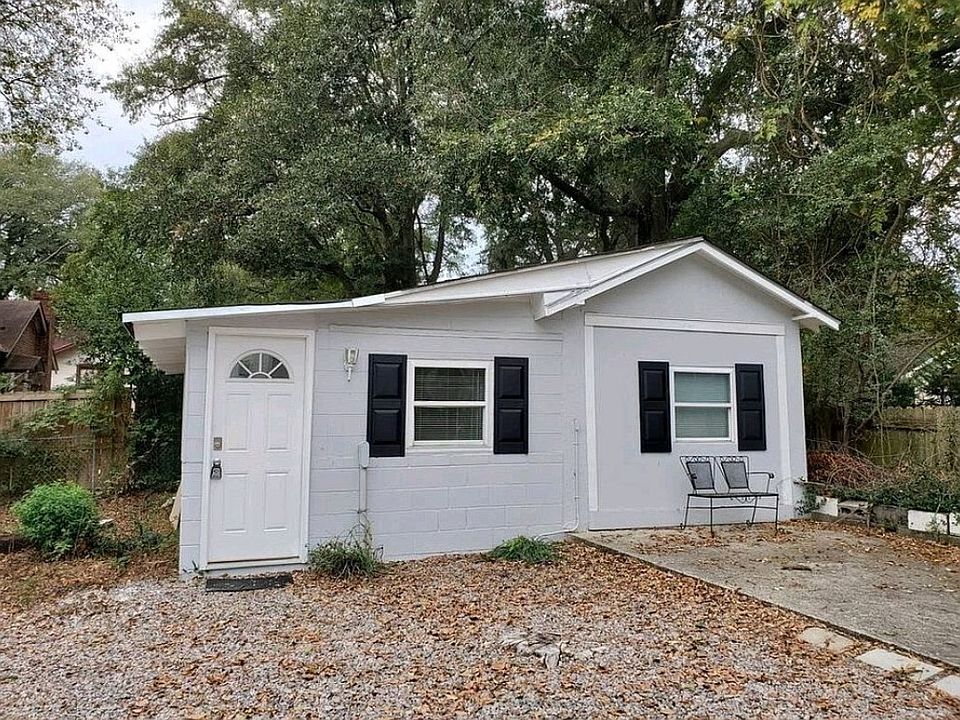 1/1 cottage with full kitchen, bath with single shower, and full sized washer and dryer. Sits behind the home and rents separately.