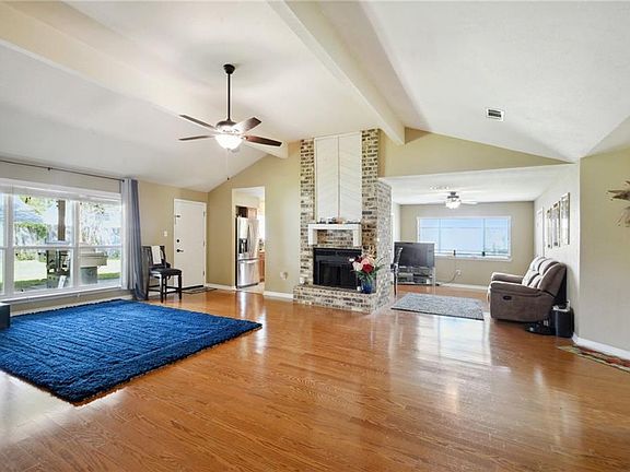 5th image of 807 N Lake Verret Ct