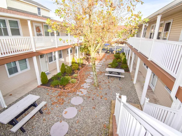6 N Newport Ave #B-6, Ventnor City, NJ 08406