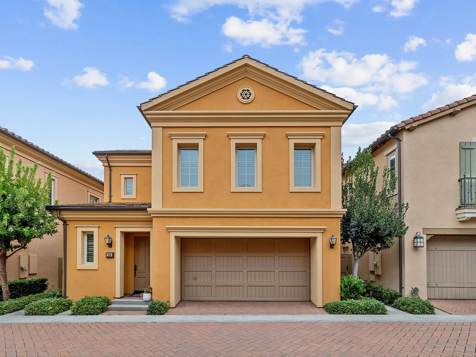 3 bed, 2.5 bath, 2022 sqft, $6,000 — Photo 1