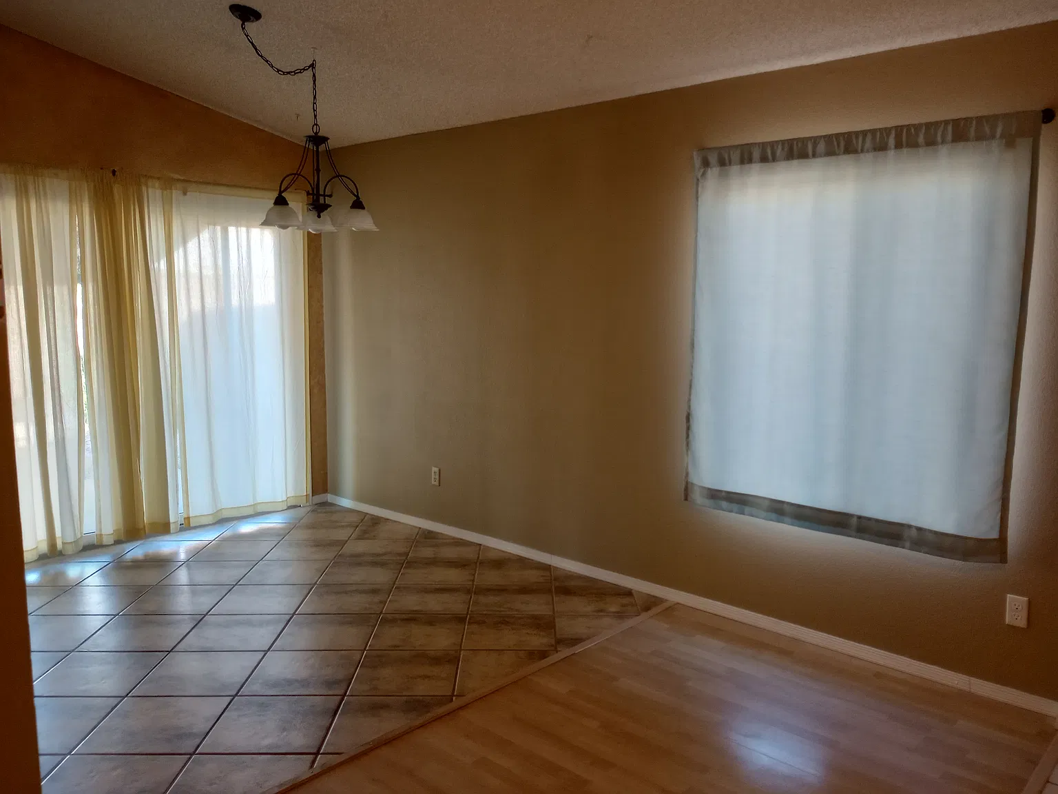 2 bed, 1078 sqft, $2,050 — Photo 3