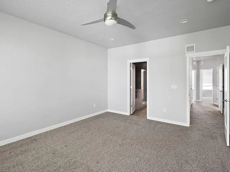735 E Zekes Ct — Photo 10