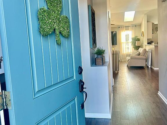4th image of 2 Teakwood Ln