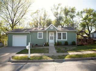 219 S 18th St, Atchison, KS 66002