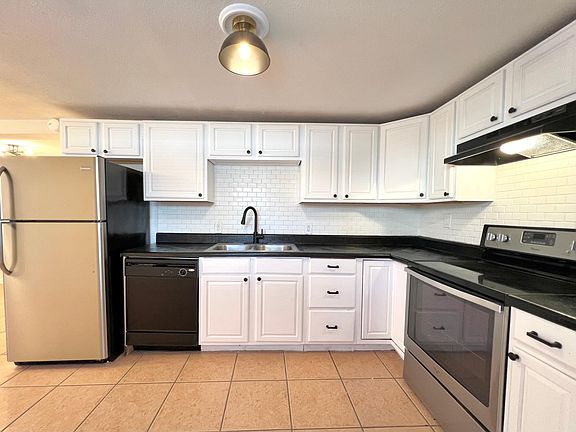 5th image of 1010 11th St N Unit 1