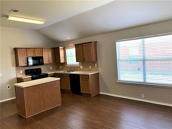 5th image of 1105 Mule Deer Dr