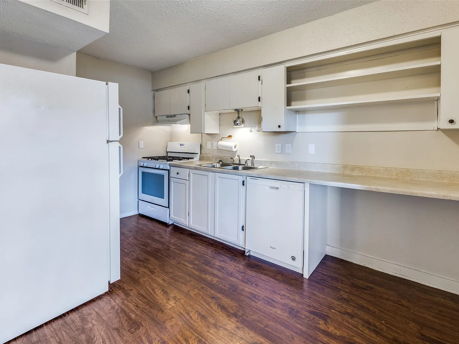 1 bed, 1.0 bath, 606 sqft, $1,400 — Photo 3