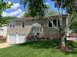 307 Plymouth Ln, Bloomingdale, IL 60108