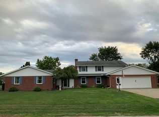 1613 Bark Lane Dr, Fremont, OH 43420