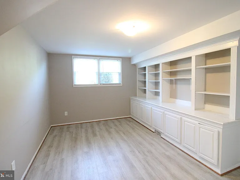5204 Queensberry Ave — Photo 6
