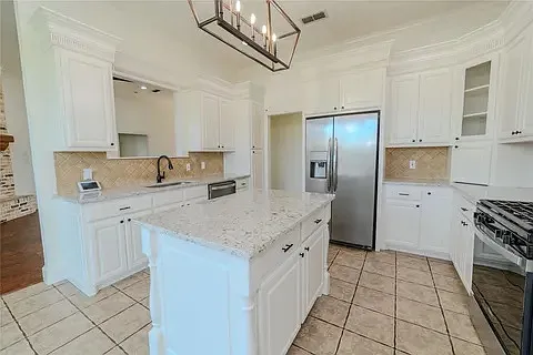 1604 High Point Dr — Photo 4