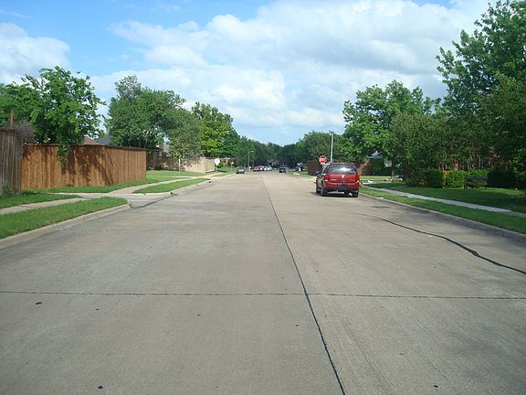 5th image of 605 W Oak St