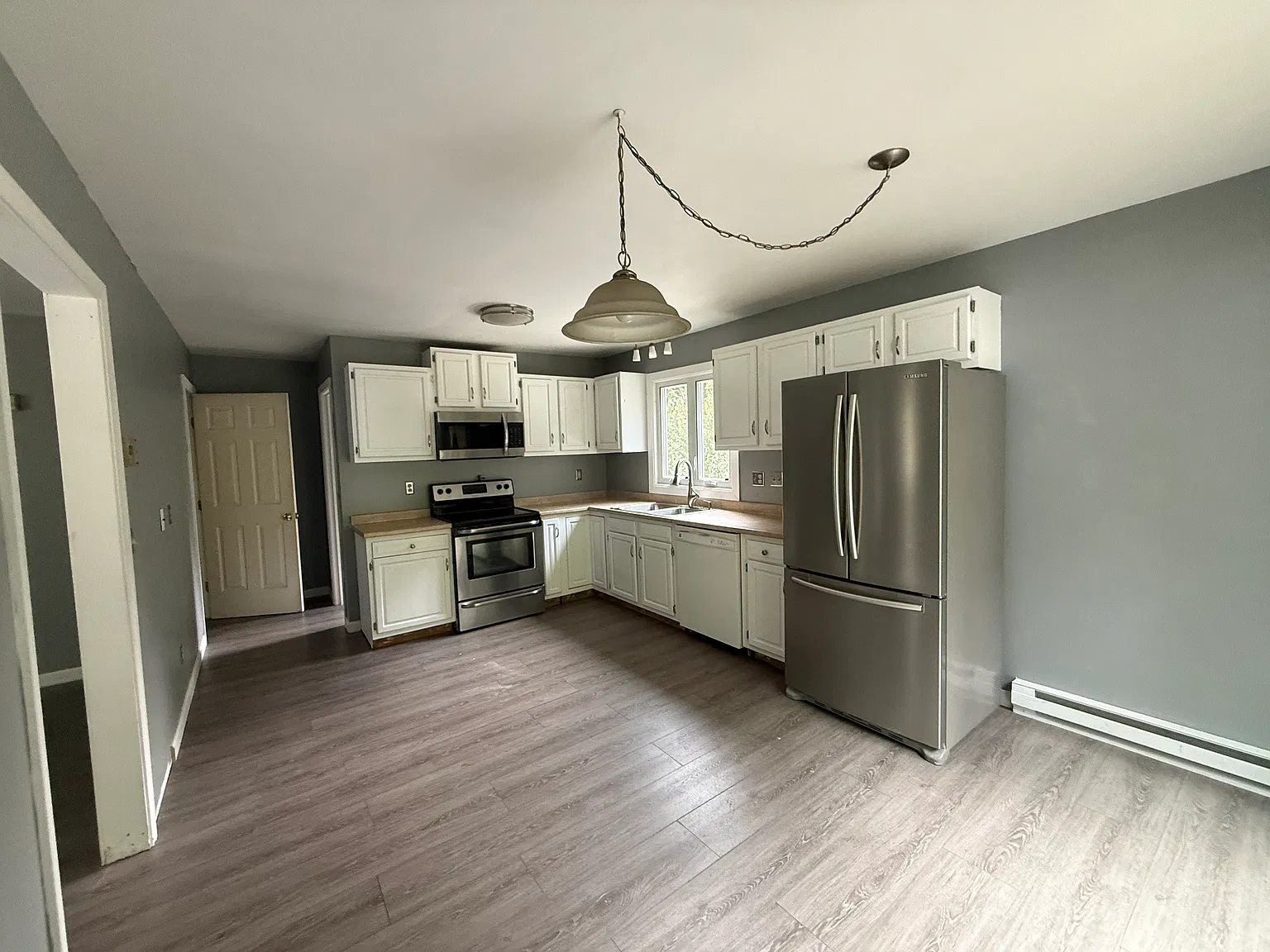 3 bed, 1.5 bath, 2000 sqft, $3,000 — Photo 2