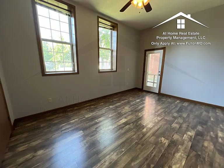 103 E 10th St #2 — Photo 15