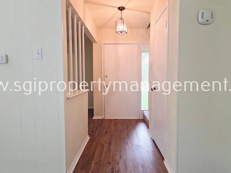 738 Kingswood Ave — Photo 2