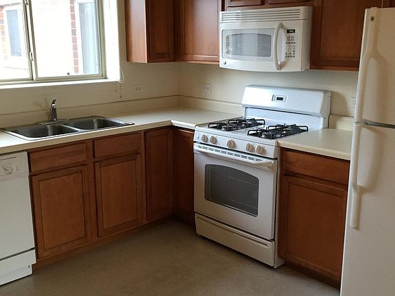 4th image of 5049 N Northwest Hwy APT 201