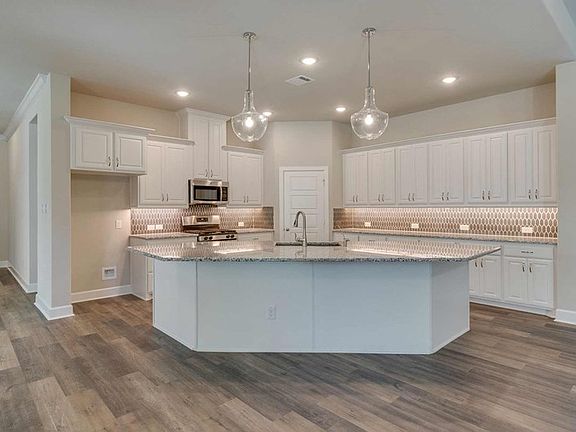 The Riverdale - Kitchen