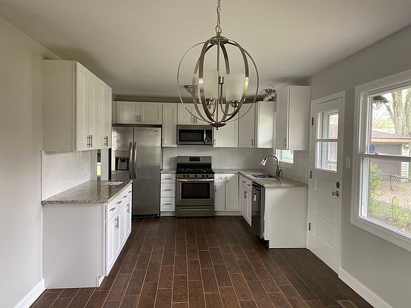 3rd image of 512 Illinois St